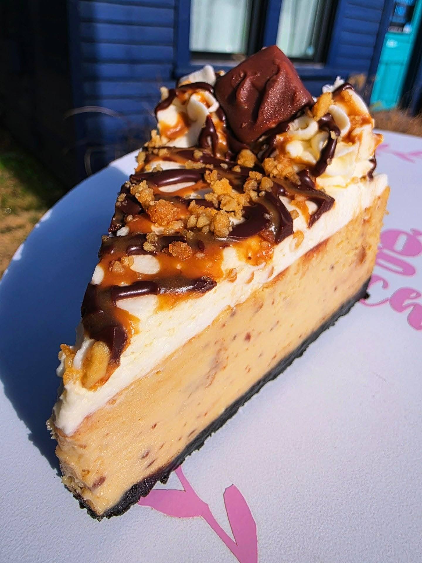 Caramel-Snicker's-Cheesecake