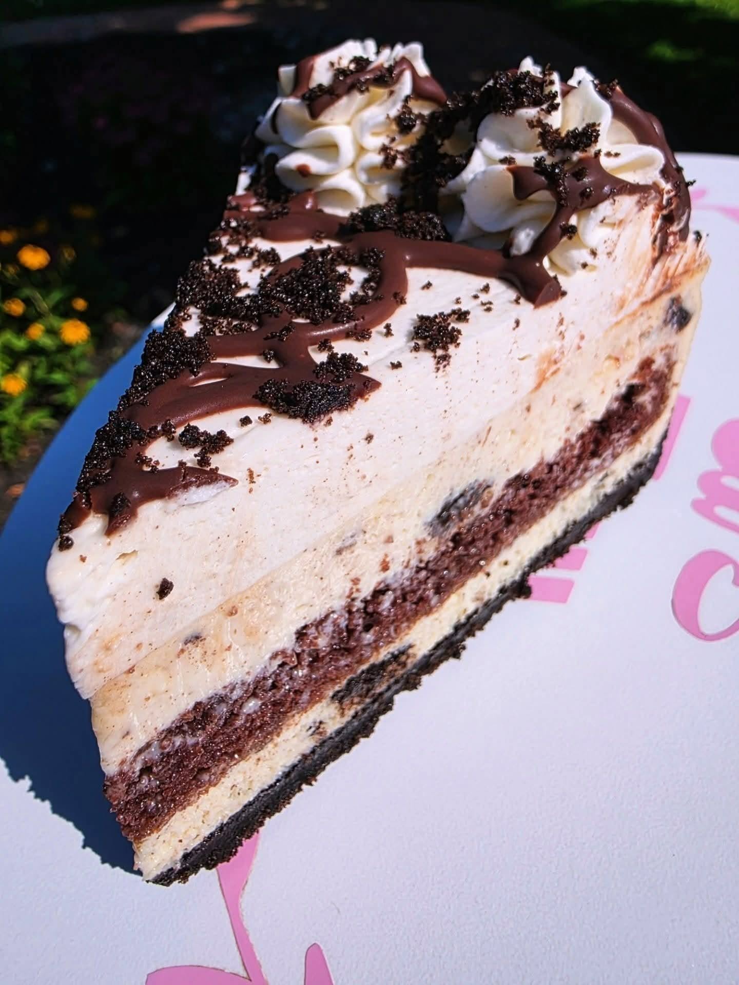 Cream-Cookie-Chunk-Fudge-Cheesecake