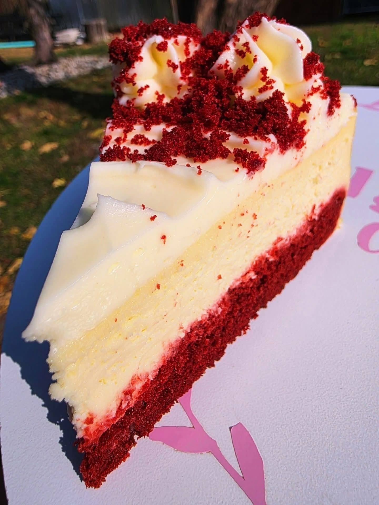 Red-Velvet-Cheesecake